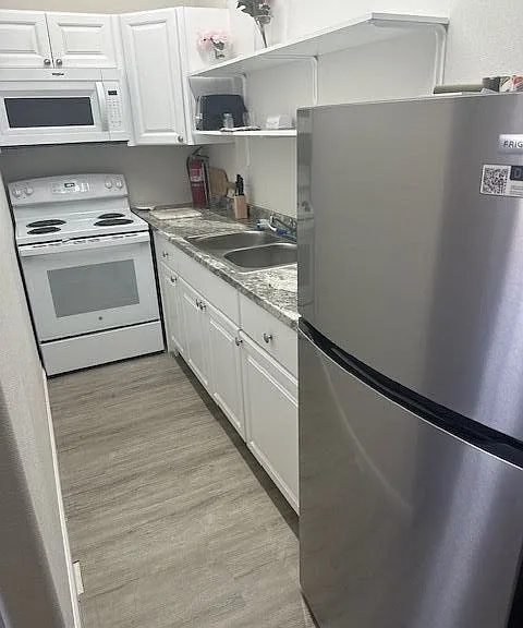 702 S 48th Ave — Photo 15