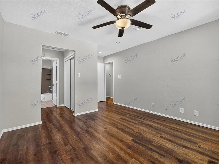 4900 Ledgestone Dr — Photo 20