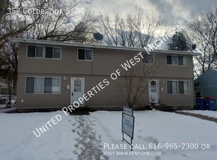352 Coldbrook St NE, Grand Rapids, MI 49503