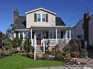 385 Hunnewell Ave, Elmont, NY 11003