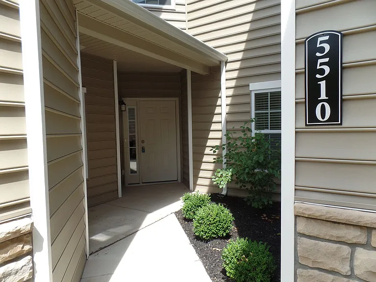 5353 Nottinghamshire Ln — Photo 13