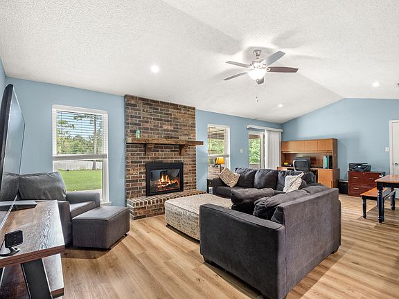 4th image of 128 Janice Ln