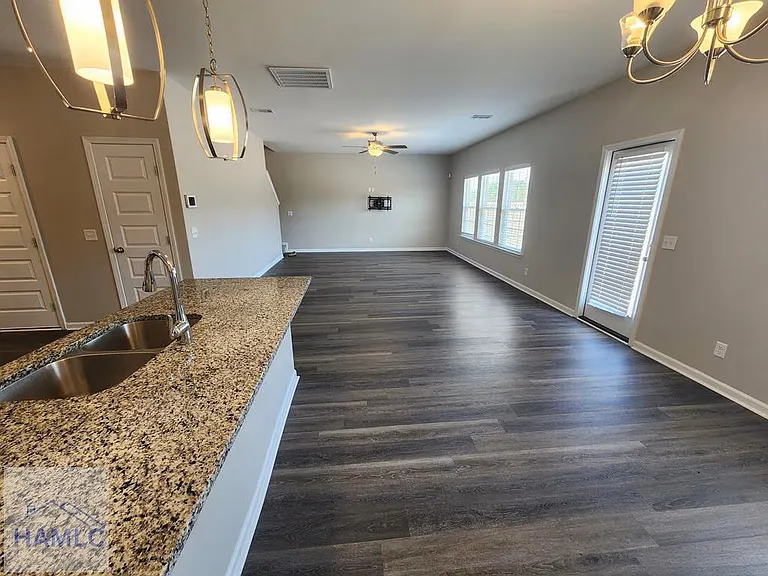 2722 SE Arnold Dr — Photo 6