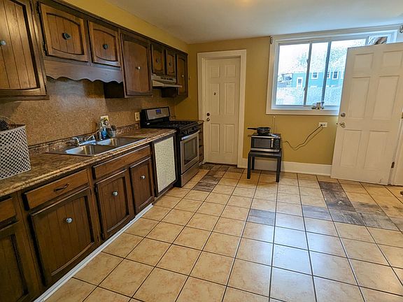 4th image of 14 Grant St #1