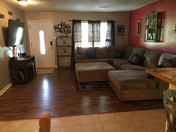 4th image of 225 Ferndale Ln
