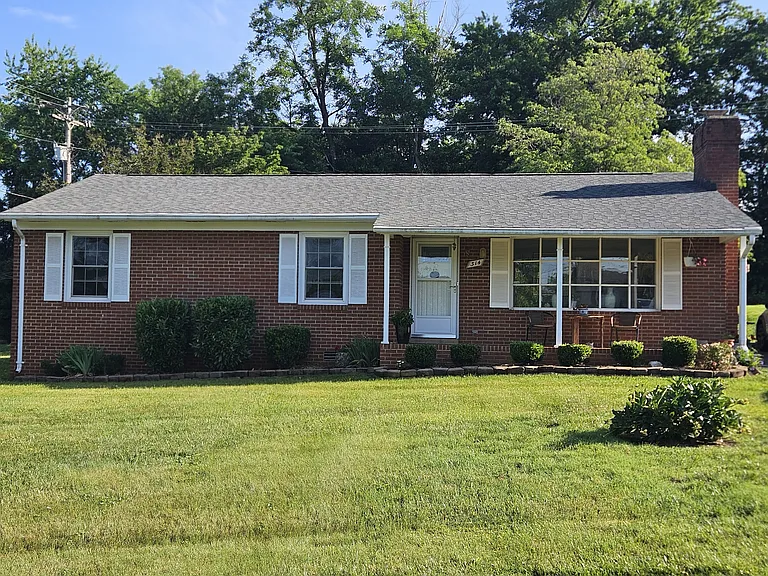 314 Elmwood Dr — Photo 1