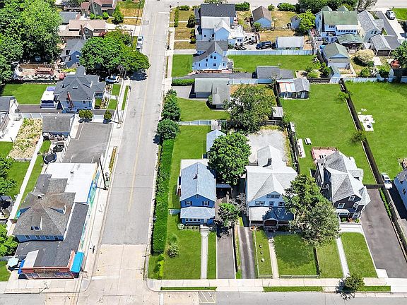 2nd image of 105 Maple Avenue