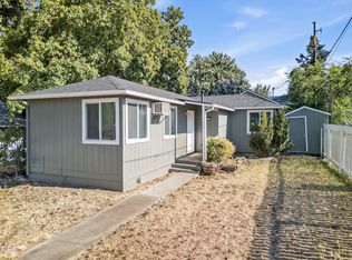 858 E 9th St, Medford, OR 97504