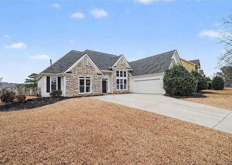 1st image of 215 Country Club Dr