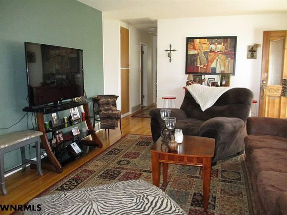 5th image of 525 W 32nd St
