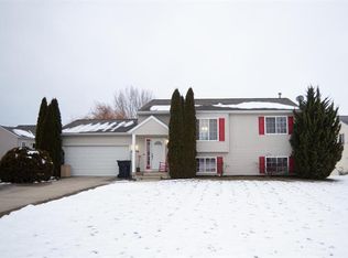 10939 Wood Ridge Dr, Zeeland, MI 49464