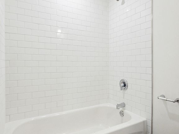 3rd image of 2451 Frankford Ave #201