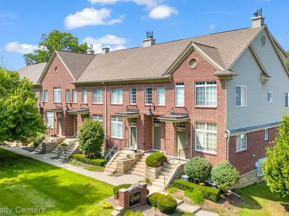 1482 Crimson Way, Walled Lake, MI 48390