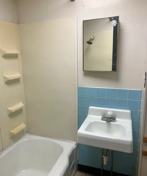 1201 Windsor St #3 — Photo 4