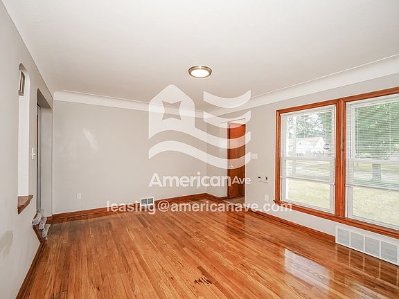 743409_002_living_room_13961532.jpg