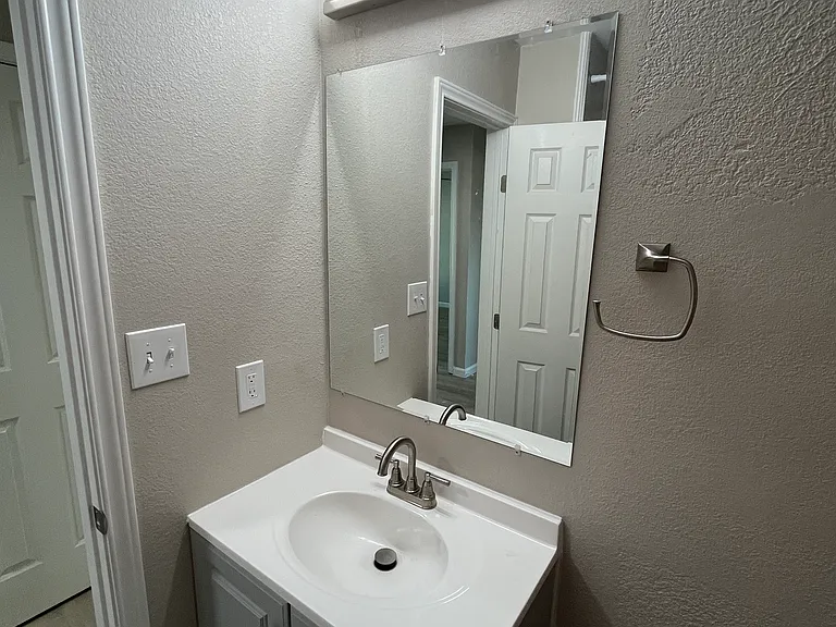 300 Ocean Dr — Photo 12