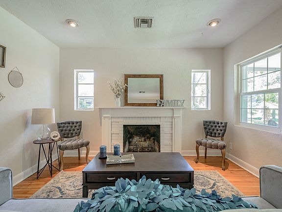 3rd image of 208 W Henry Ave