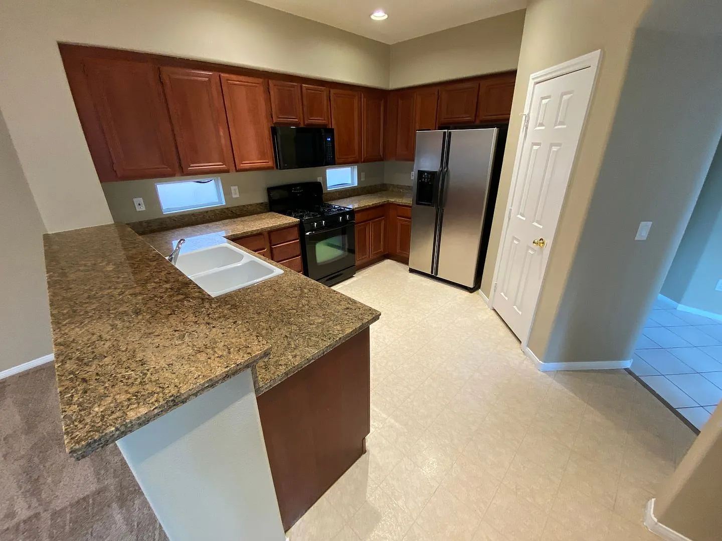 Wonderful 3 bed/2.5 bath home located in Summerlin — Photo 3