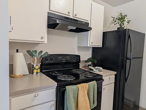 3rd image of 52588 NE Sawyer St #C06