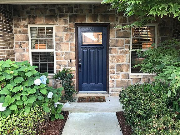 3rd image of 5 Coppercreek Cir
