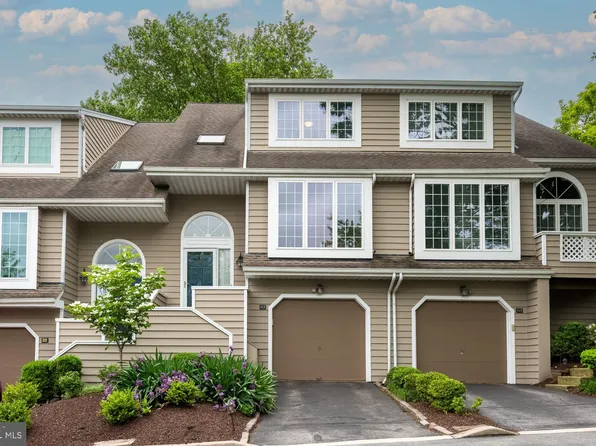 83 Andover Ct, Chesterbrook, PA 19087