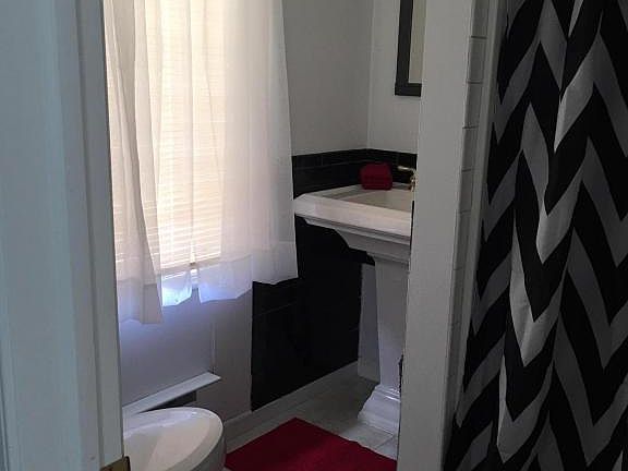 4th image of 123 Franklin Ave #A