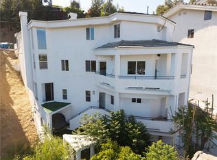 5220 Medina Rd, Woodland Hills, CA 91364