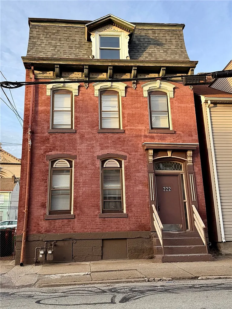 222 N Main St photo 1