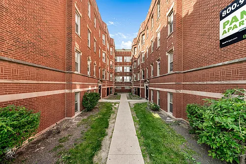 5952-58 W Superior St Photo 1