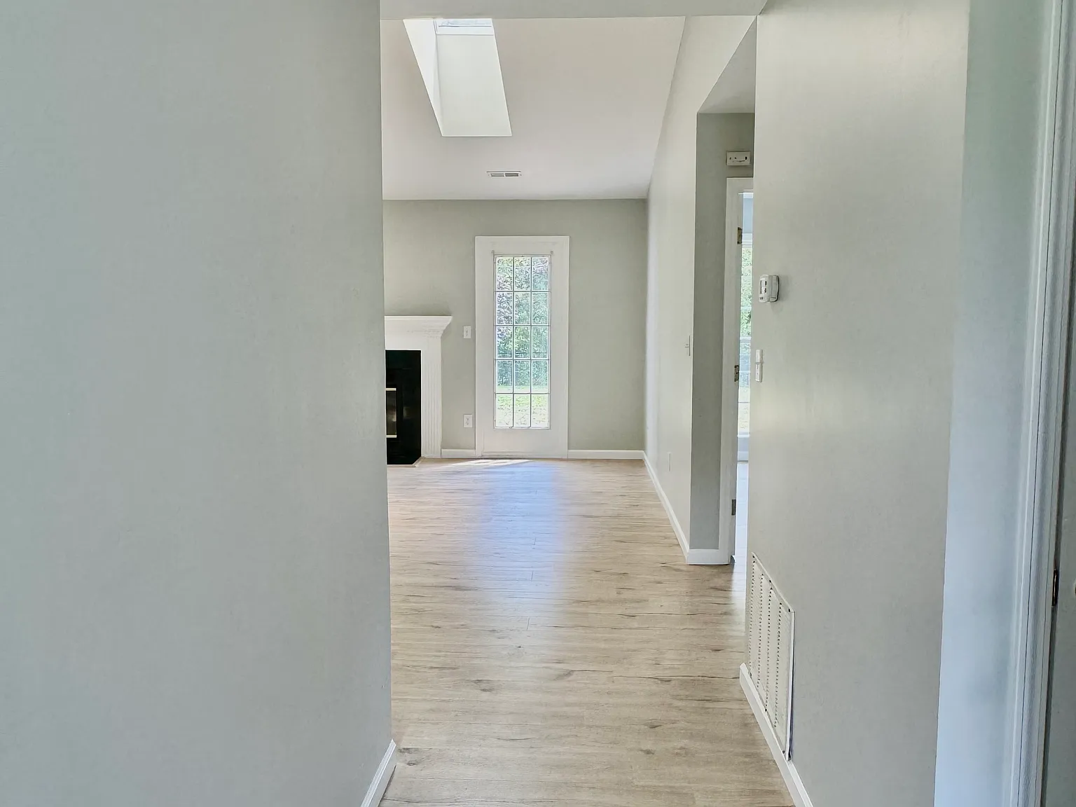 3 bed, 1330 sqft, $2,400 — Photo 4