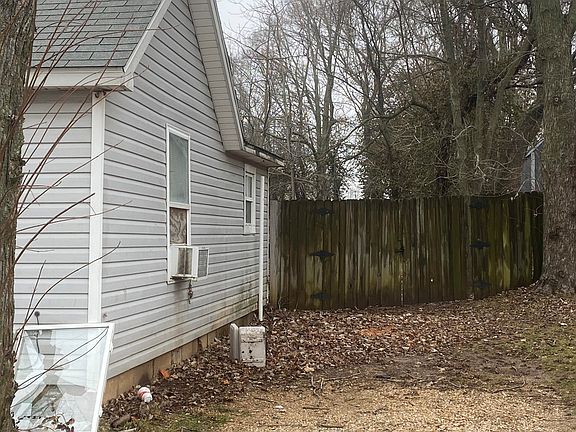4th image of 203 E Tyndal St