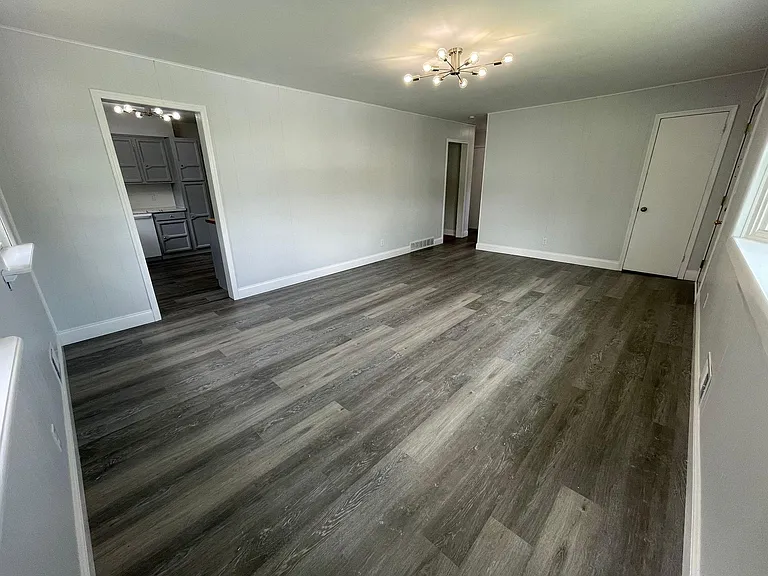 1914 S Wood St — Photo 16