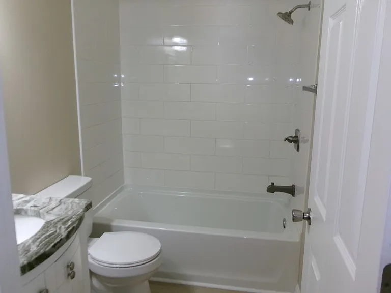 4346 Oak St #F — Photo 9