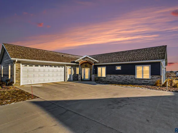 1518 Manfred Dr, Luverne, MN 56156