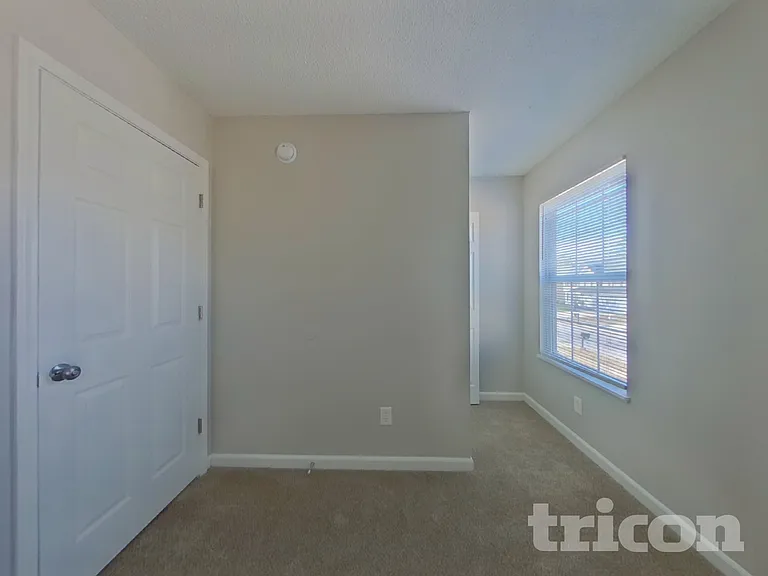 521 Halleck Ln — Photo 11