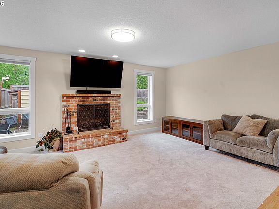 5th image of 6683 SE Clackamas Rd