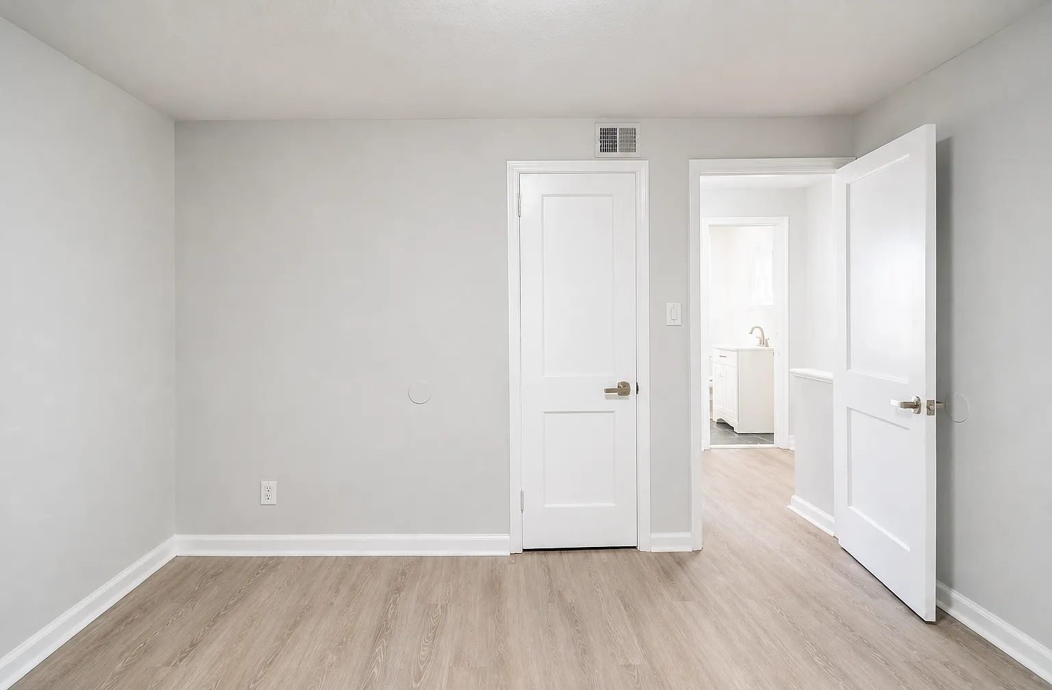 2 bed, 1220 sqft, $1,350 — Photo 4