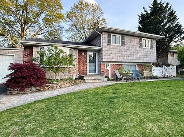 12 Weiss Pl, Deer Park, NY 11729