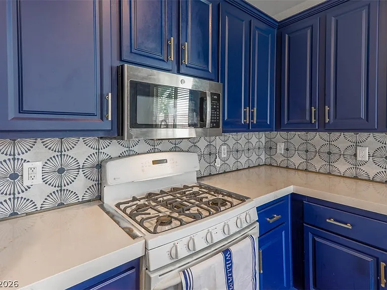 11057 Village Crest Ln — Photo 10