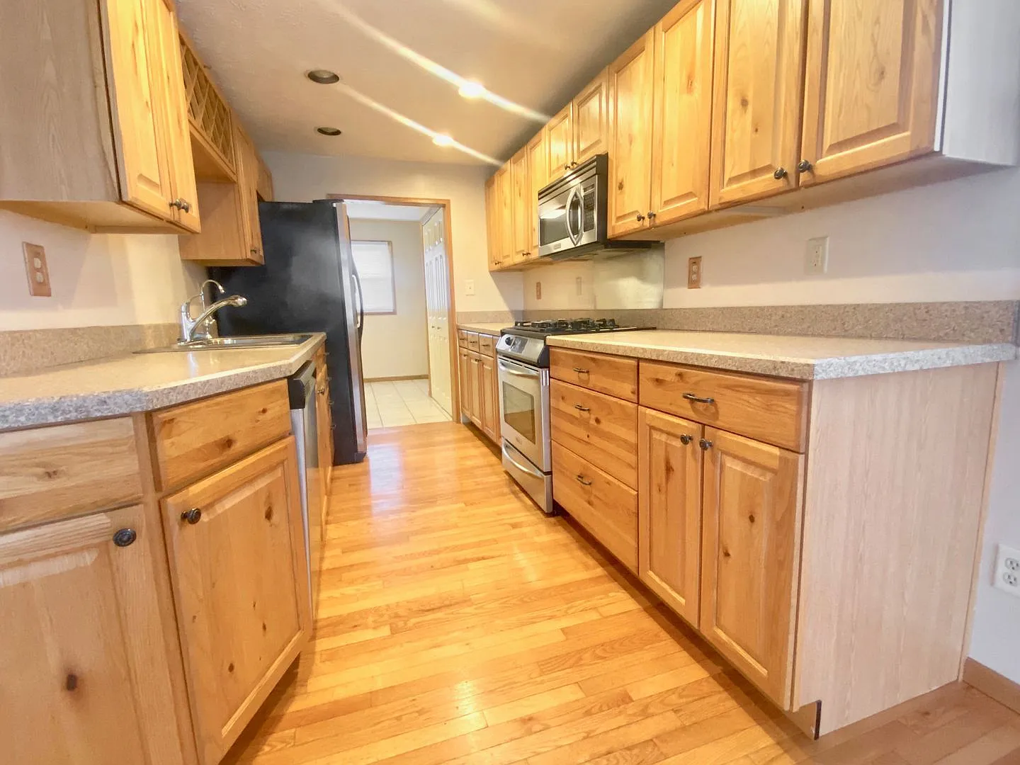3 bed, 2.0 bath, 1130 sqft, $1,675 — Photo 4