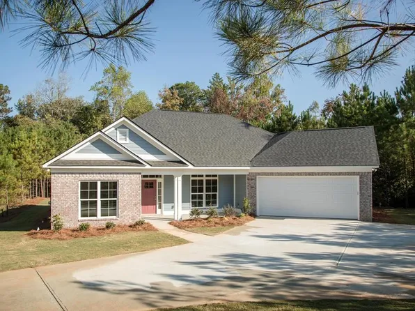 885 Shadow Wood Dr, Smiths Station, AL 36877