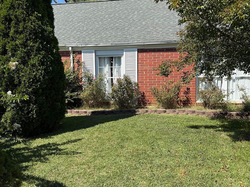 2nd image of 305 Cherokee Village Dr