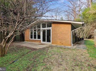 10701 Shelley Ct, Garrett Park, MD 20896