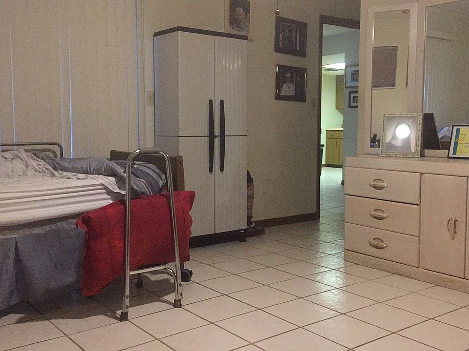 Master bedroom/door/deck