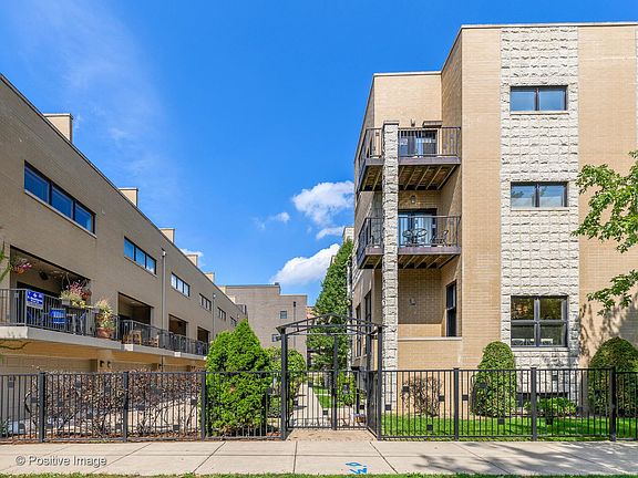 3rd image of 2144 W Schiller St Unit C
