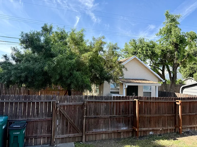 2133 E Washington St — Photo 16