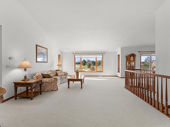 4th image of 157 Meadow Ridge Drive