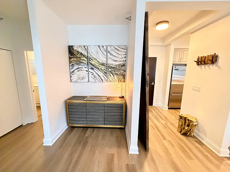 2.5 W Delaware Pl #4 — Photo 6