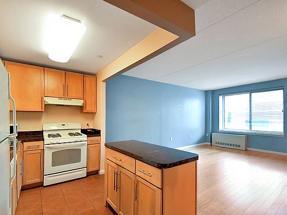 3rd image of 837 Washington Ave #B3
