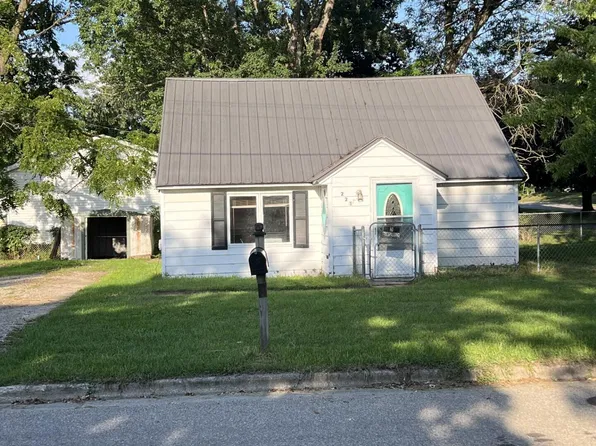 221 Hillcrest Ave, Fremont, MI 49412